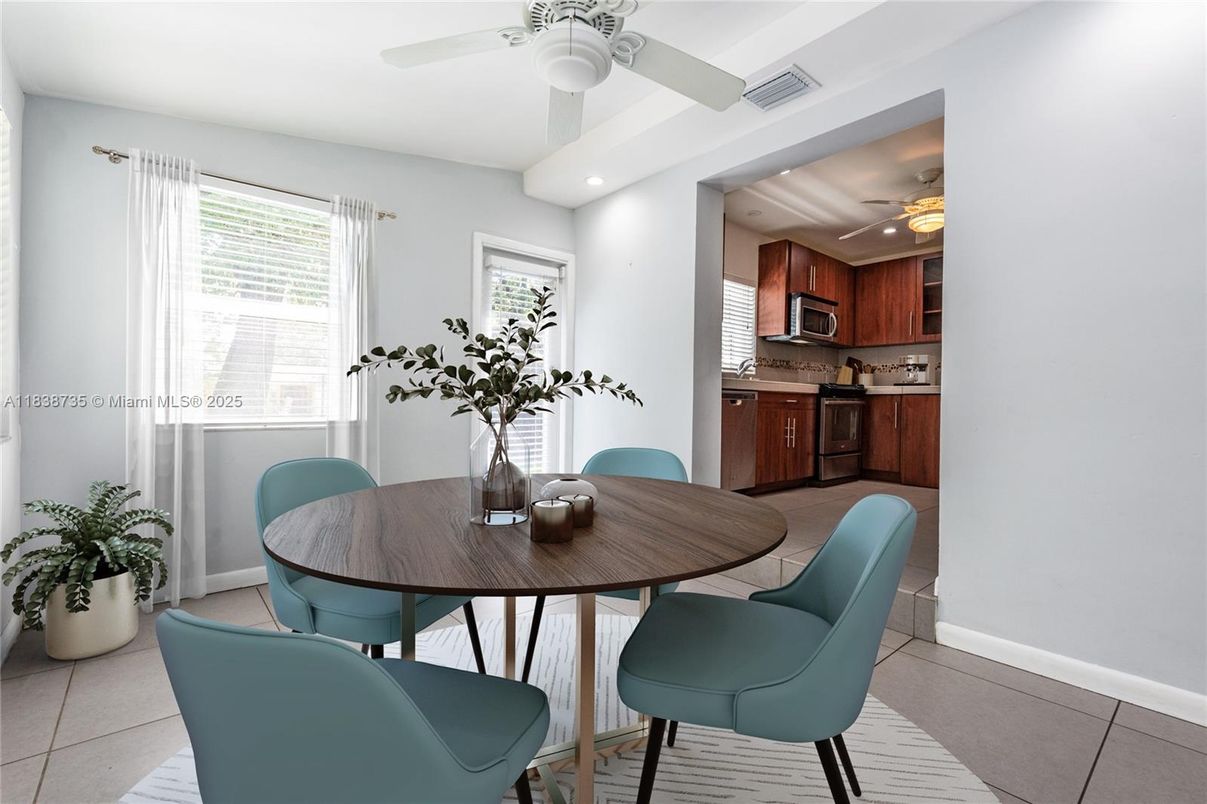 Dining room, Interior, Kitchen, Recessed Lighting