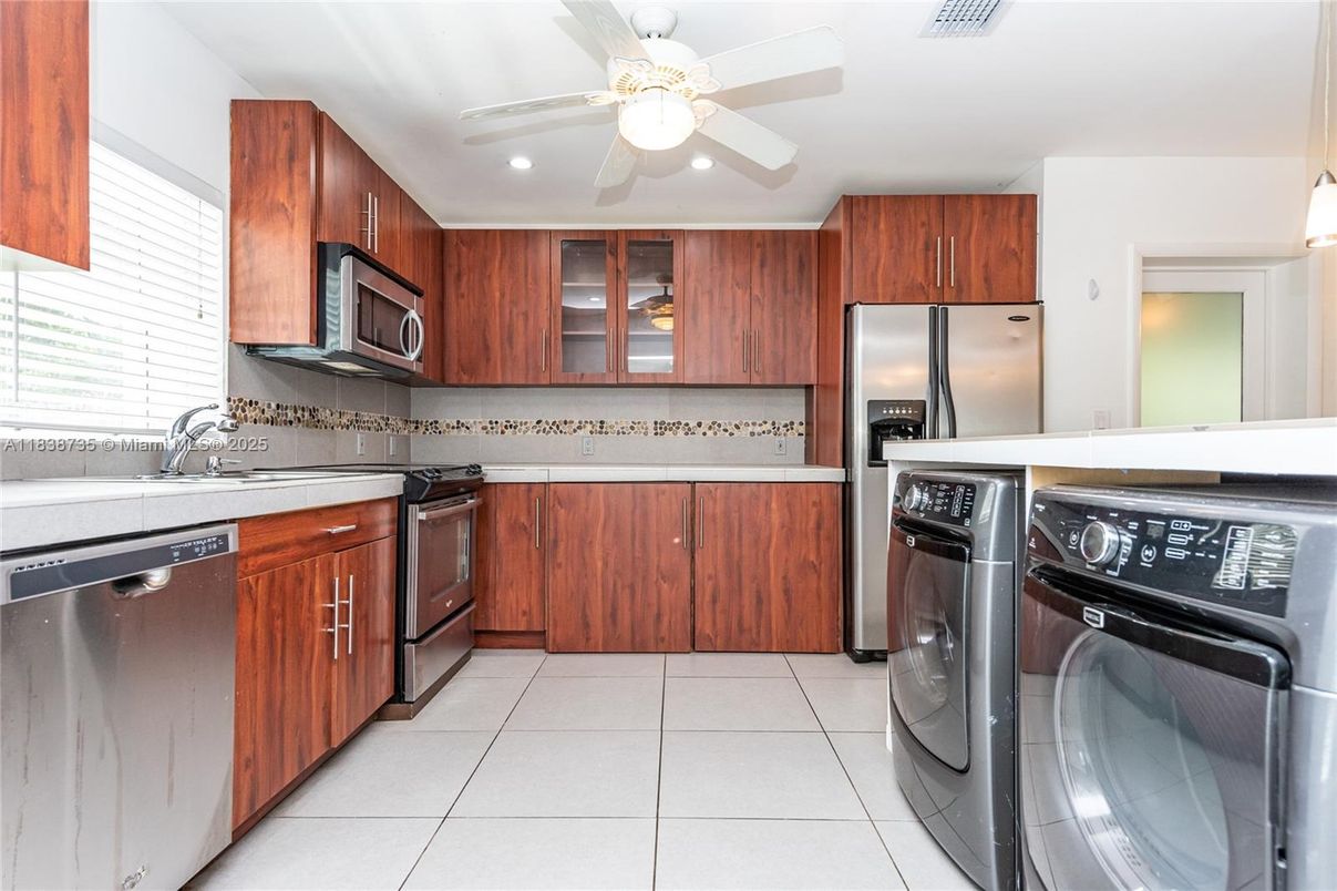 Interior, Kitchen, Recessed Lighting, Stainless Steel Appliances, Washer
