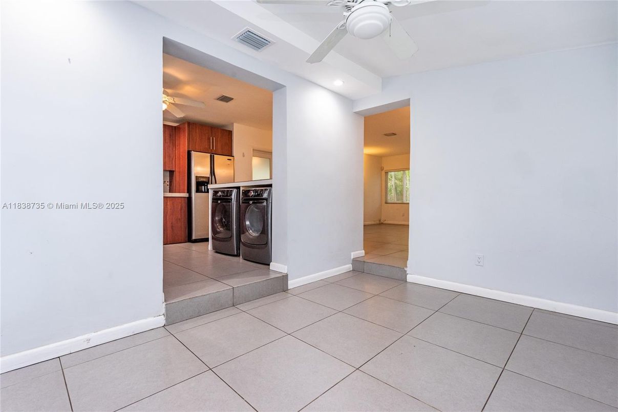 Interior, Kitchen, Recessed Lighting, Washer