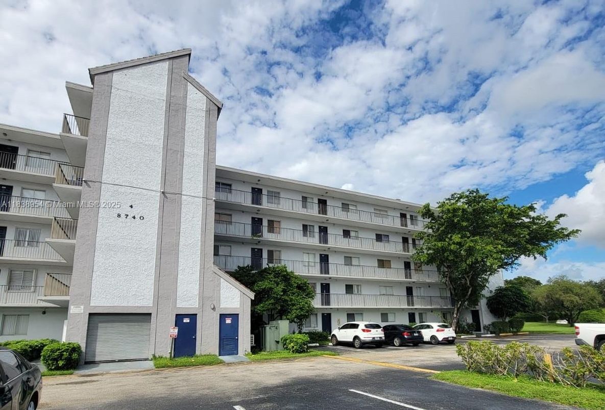 Exterior, Facade, Condo Building