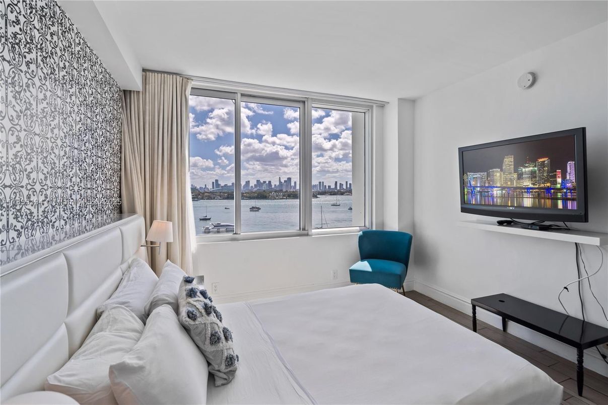 Bedroom, Interior, Water