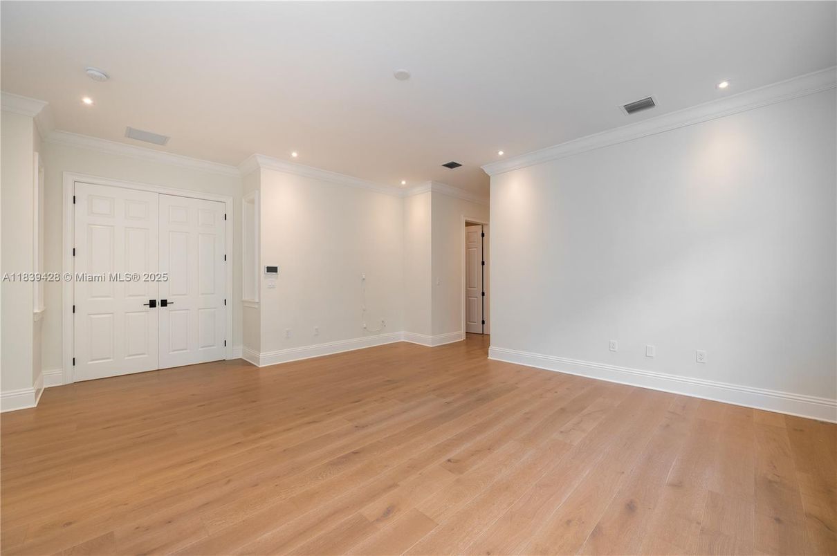 Empty room, Interior, Recessed Lighting, Wood Texture Flooring