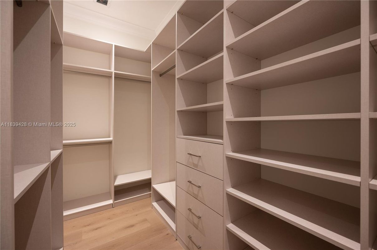 Interior, Walk-in Closets, Wood Texture Flooring
