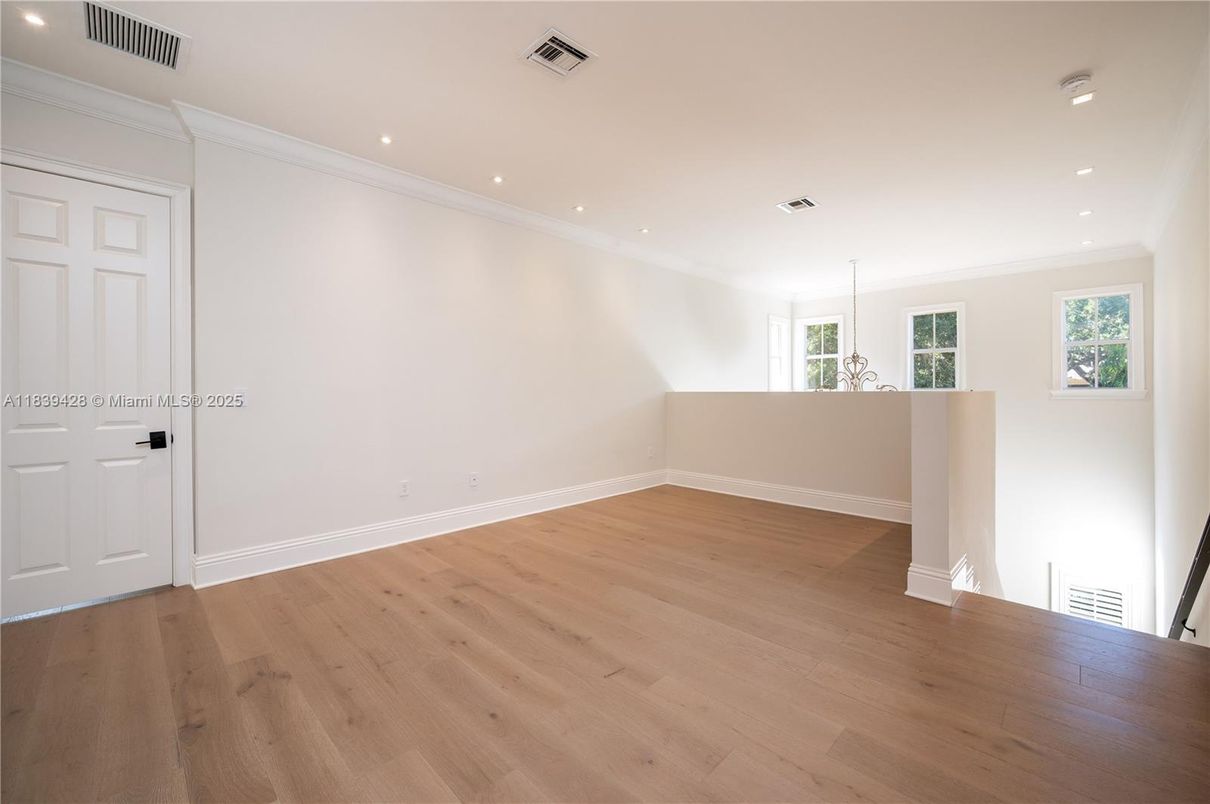 Empty room, Interior, Recessed Lighting, Wood Texture Flooring