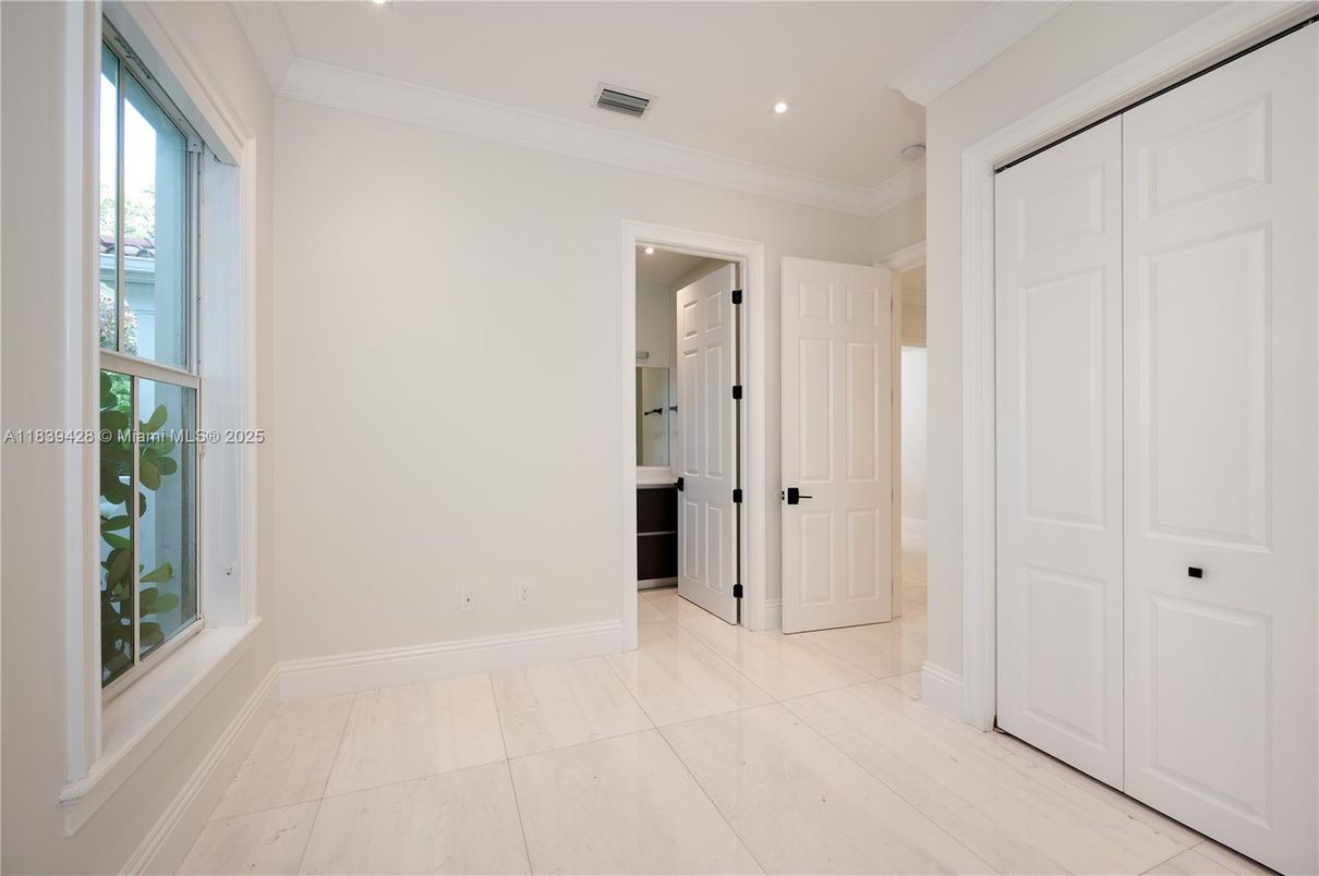 Bathroom, Empty room, Interior, Recessed Lighting