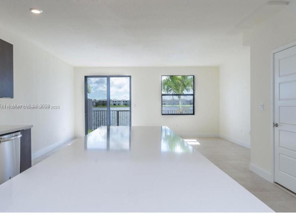 Empty room, Interior, Recessed Lighting, Water