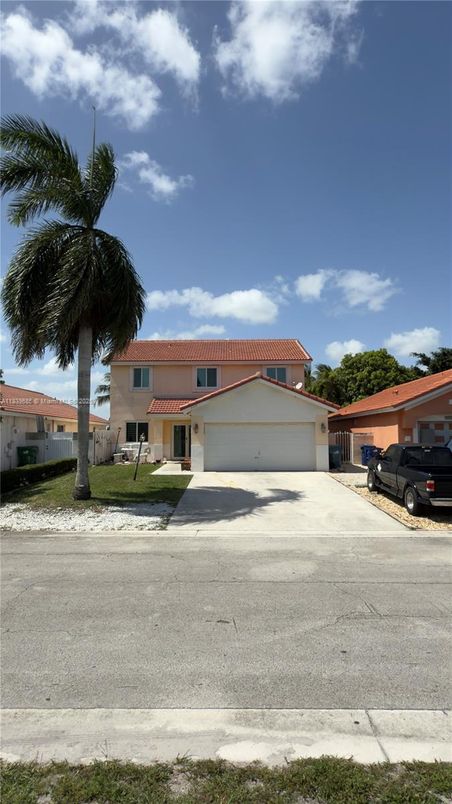 Attached, Exterior, Facade, Mediterranean