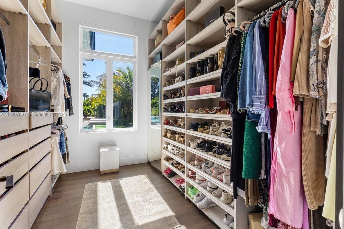 Interior, Walk-in Closets, Wood Texture Flooring