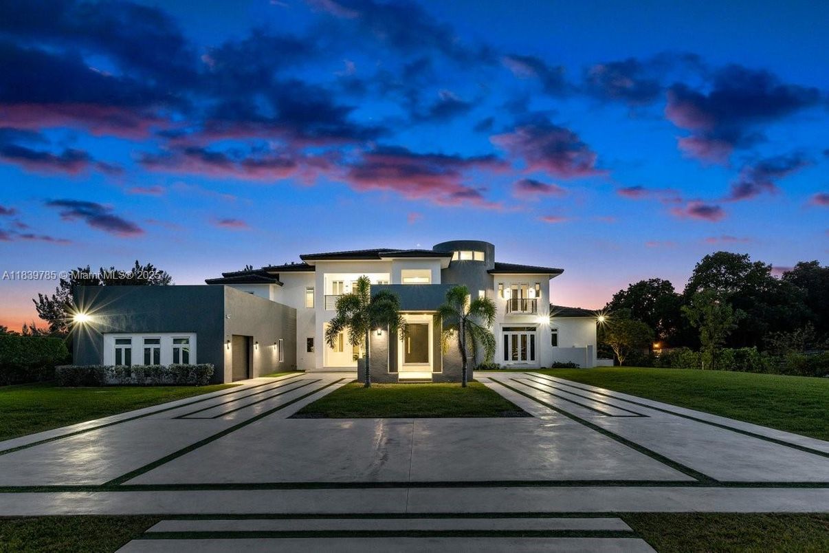 Backyard, Exterior, Facade, Mediterranean