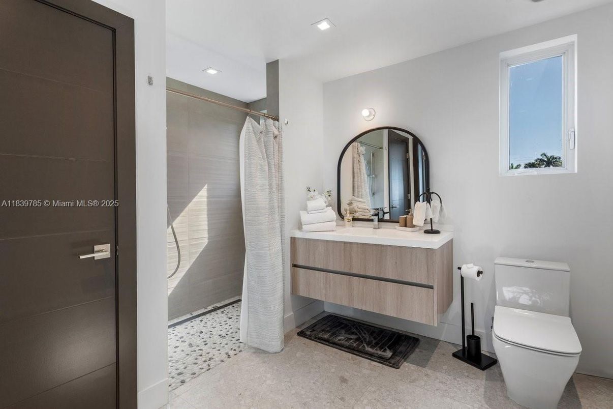 Bathroom, Interior, Recessed Lighting