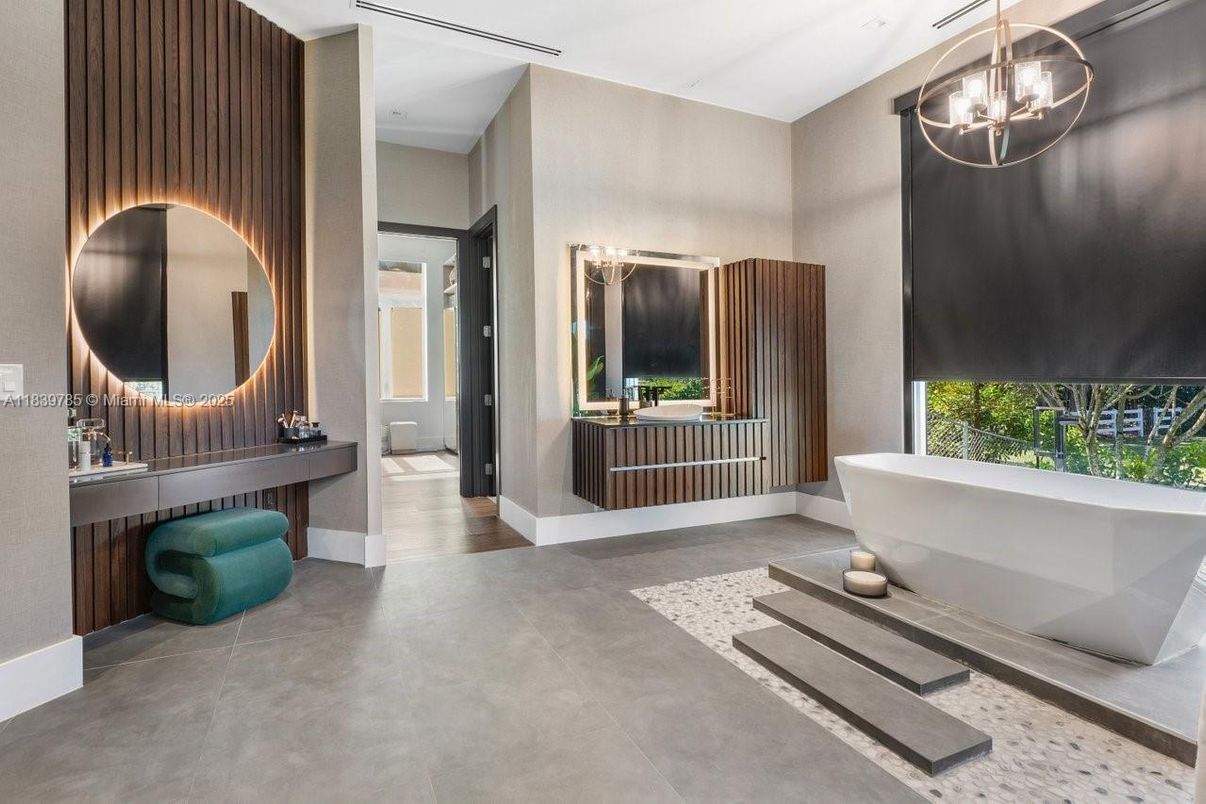 Bathroom, Free Standing Baths, Interior, Pendant Lights