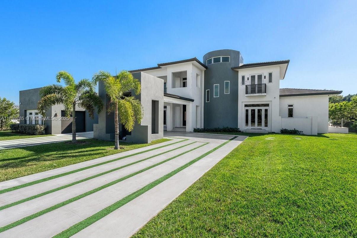 Backyard, Exterior, Facade, Mediterranean