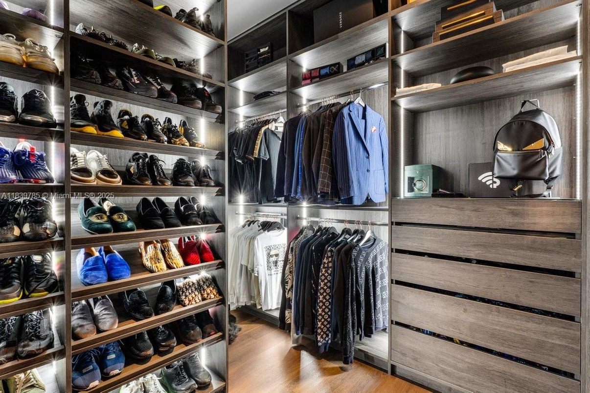 Interior, Walk-in Closets, Wood Texture Flooring