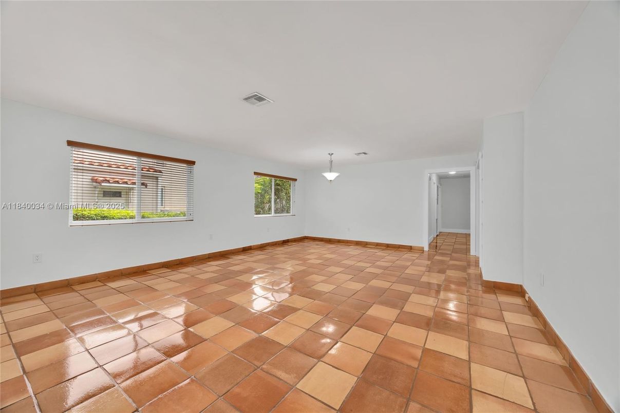 Empty room, Interior, Pendant Lights