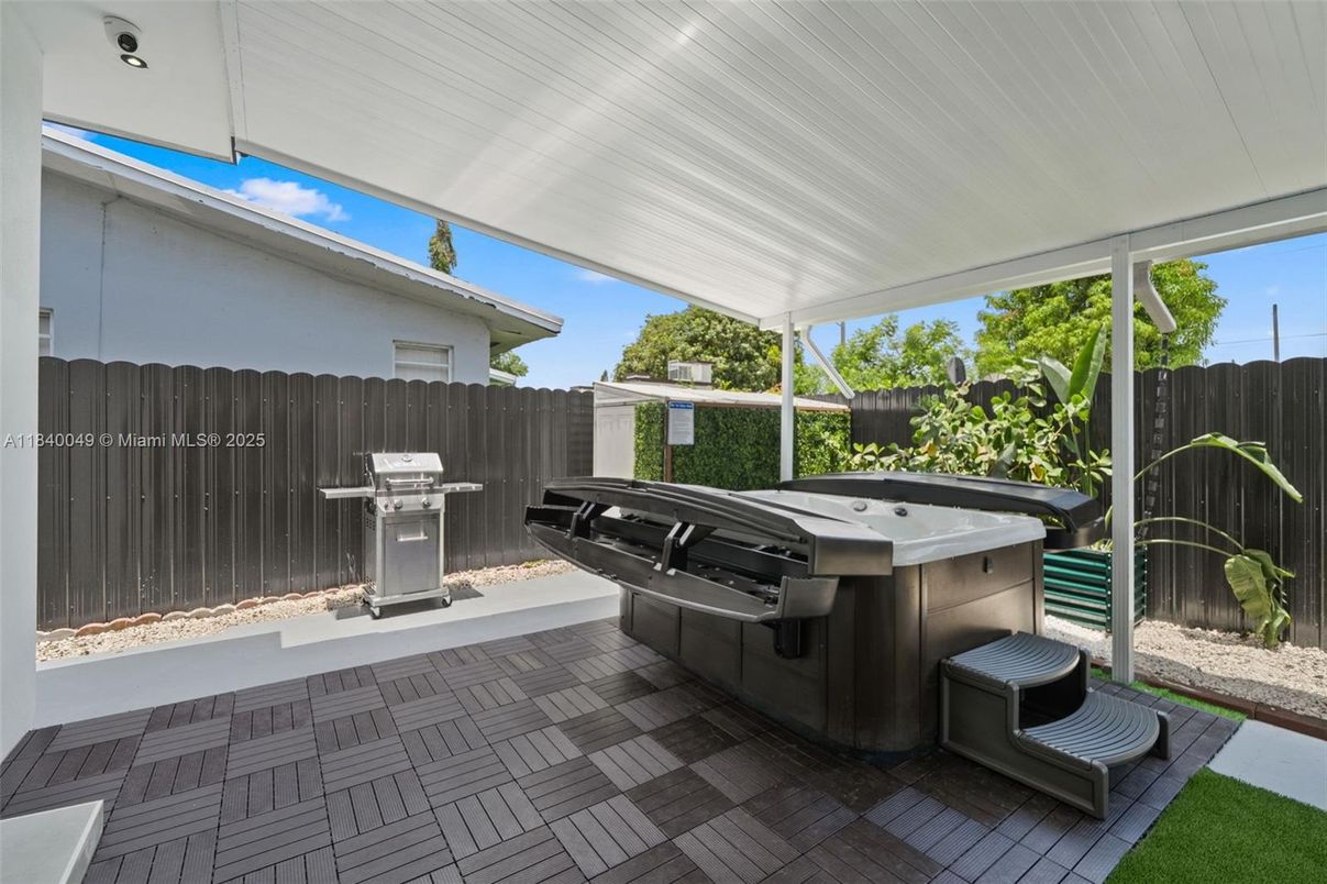 Exterior, Hot Tub