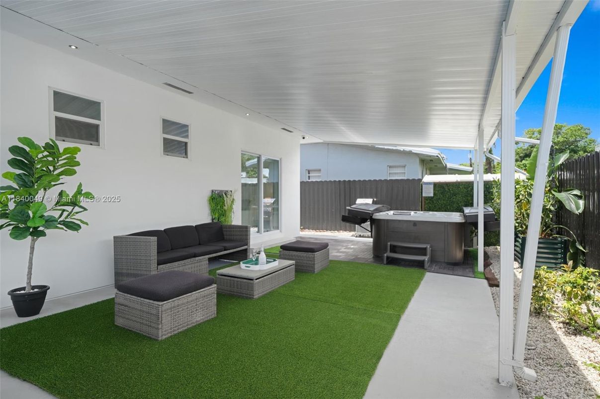 Exterior, Hot Tub