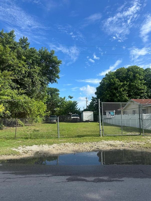 Exterior, Tennis Courts