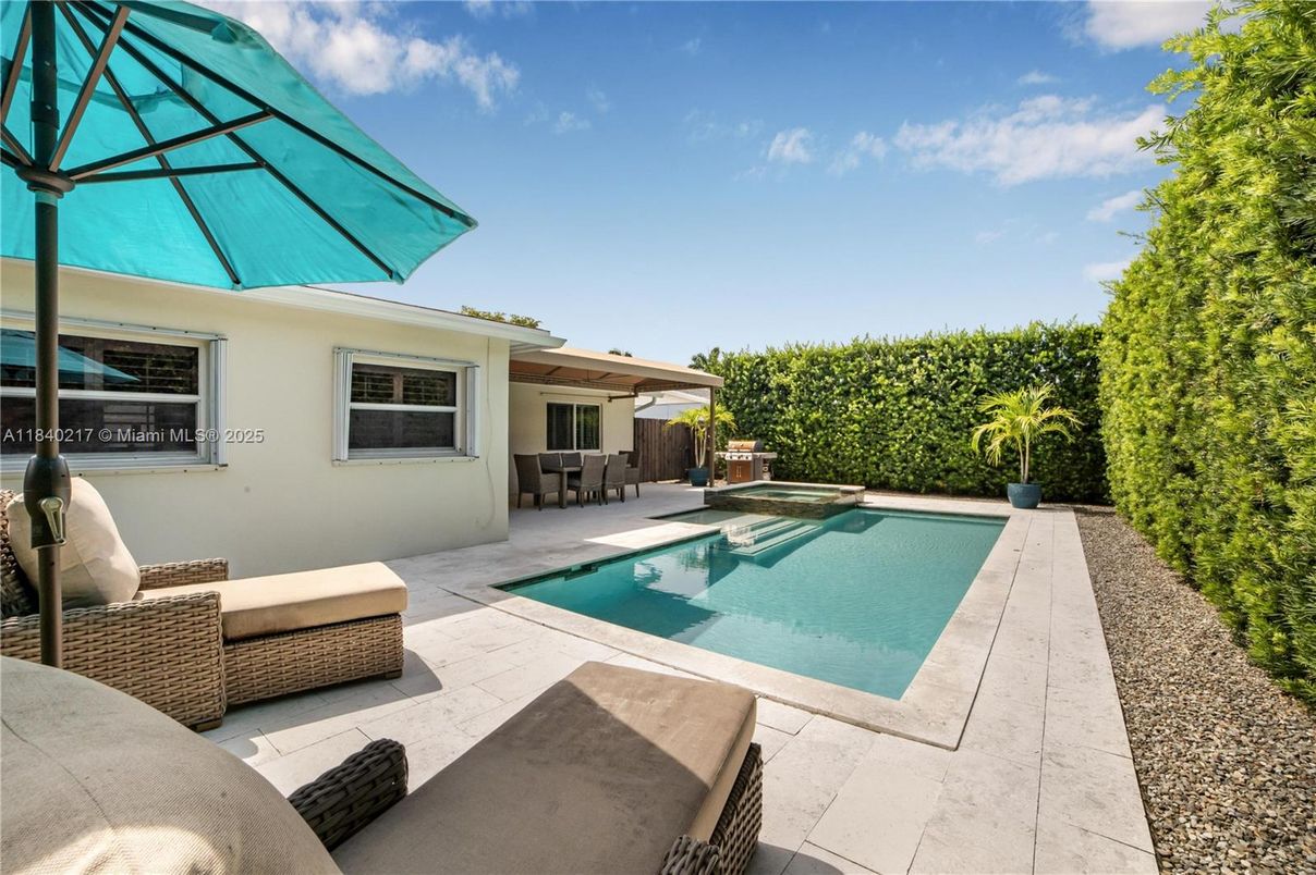 Exterior, Pool
