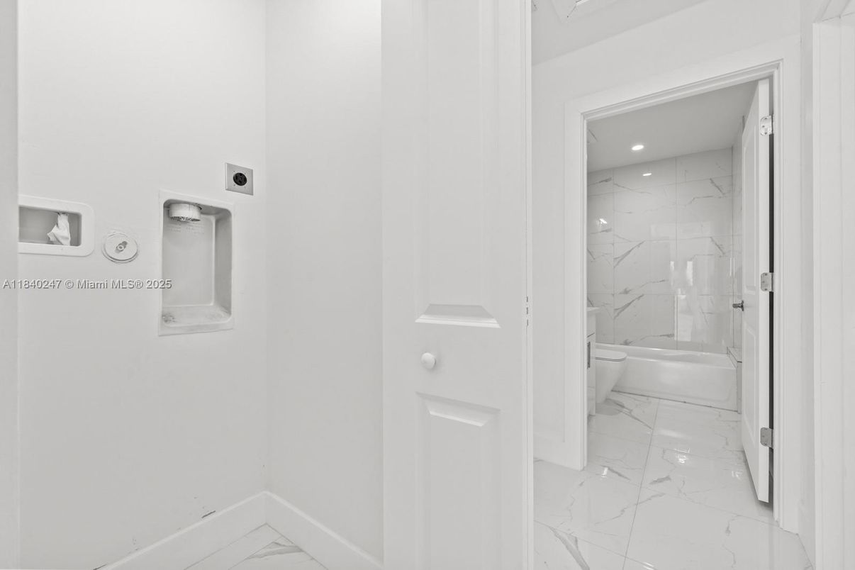 Bathroom, Interior, Marble, Marble Walls, Recessed Lighting