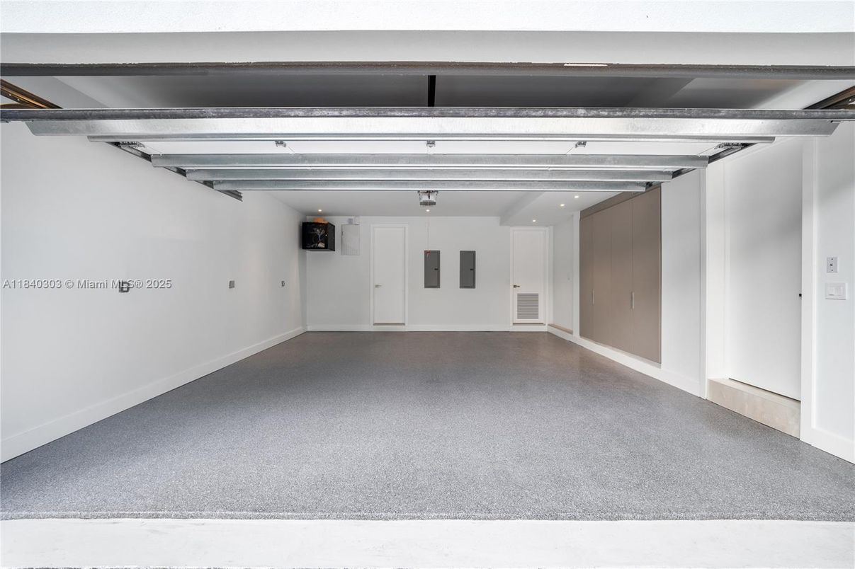 Garage, Interior