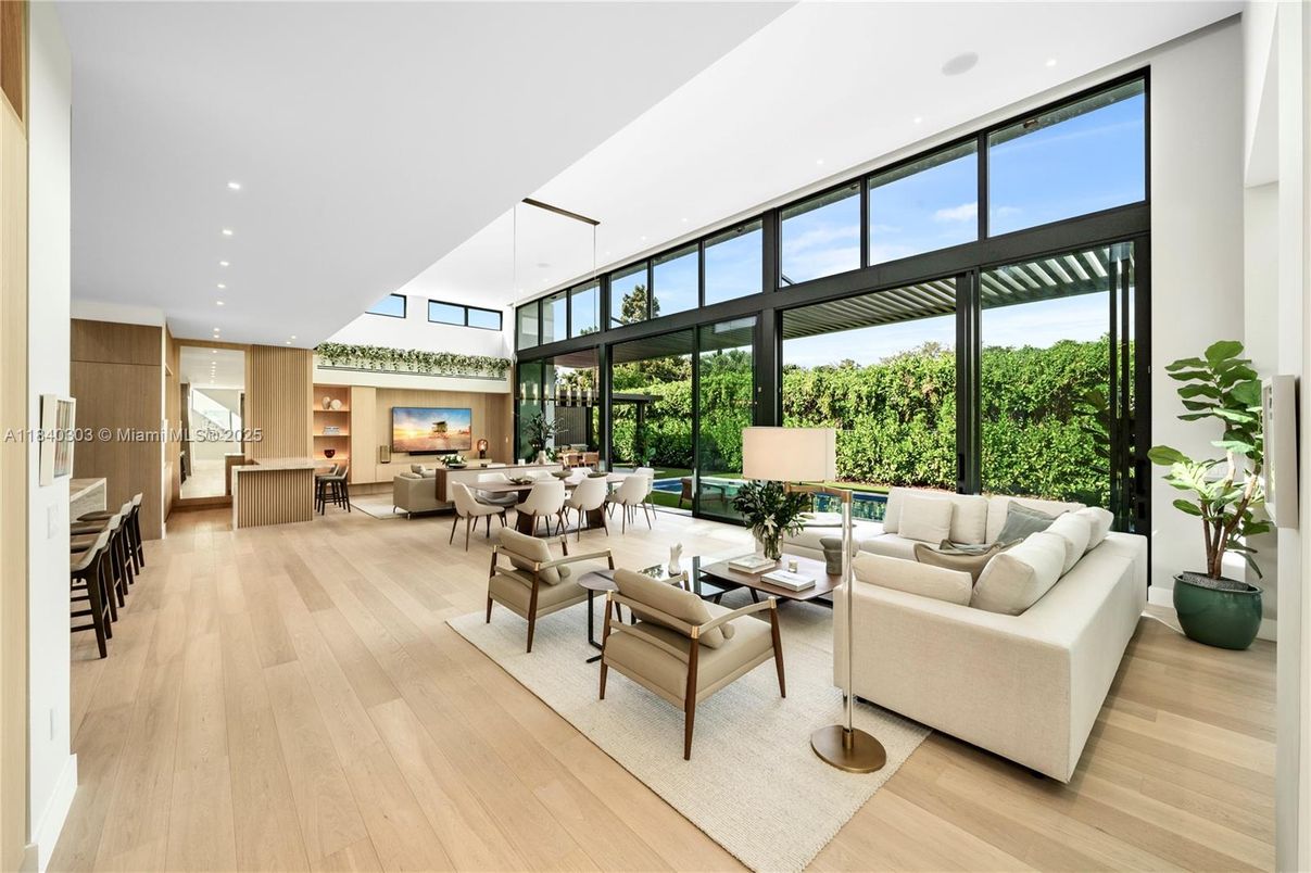 Dining room, Interior, Living room, Pendant Lights, Recessed Lighting, Wood Texture Flooring