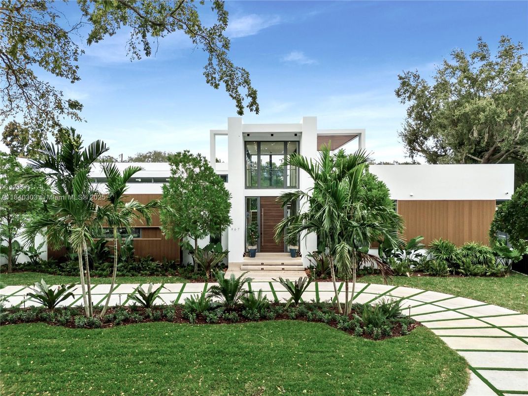 Backyard, Exterior, Facade, Modern