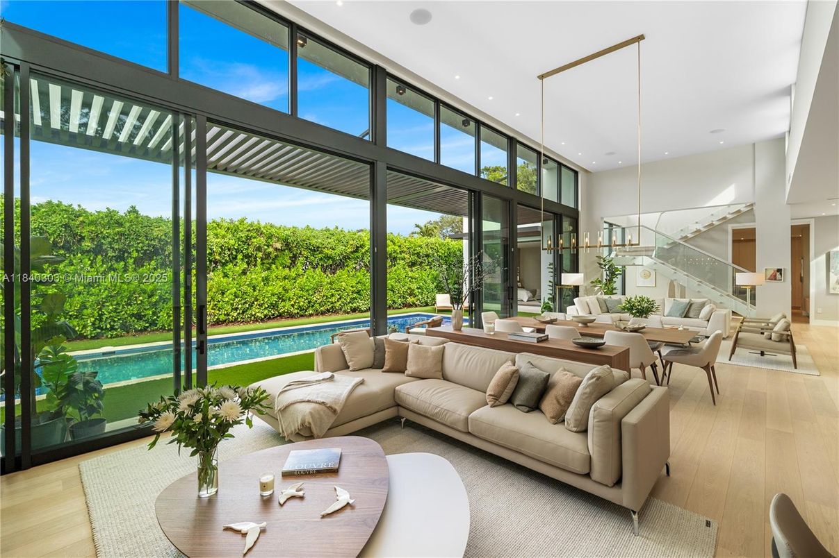 Dining room, Interior, Living room, Pendant Lights, Recessed Lighting, Wood Texture Flooring