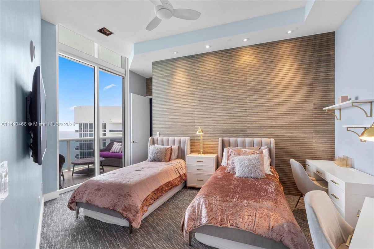 Bedroom, Interior, Recessed Lighting