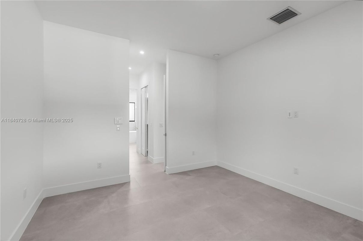Empty room, Interior, Recessed Lighting