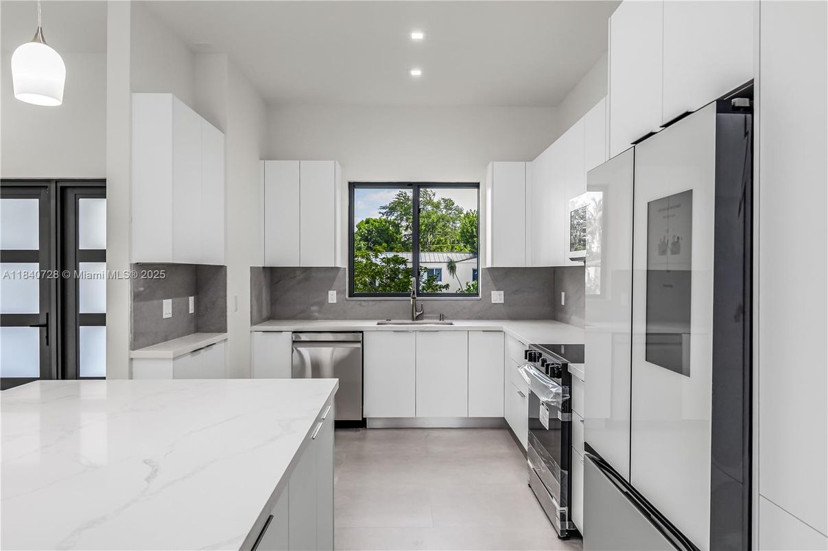 Interior, Kitchen, Pendant Lights, Recessed Lighting, Stainless Steel Appliances