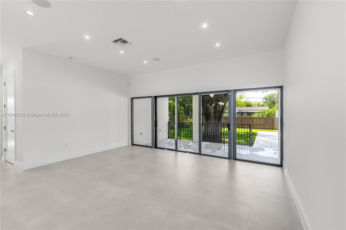 Empty room, Interior, Recessed Lighting