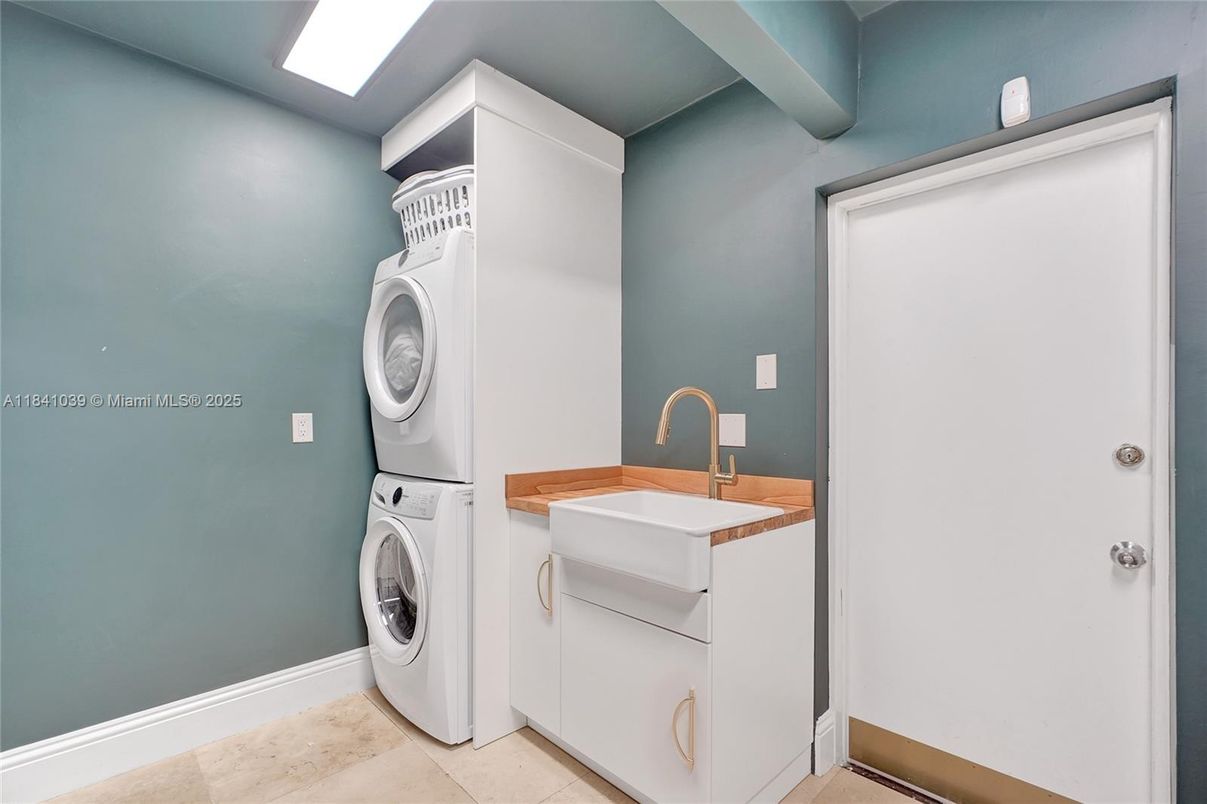 Interior, Utility Closets, Washer
