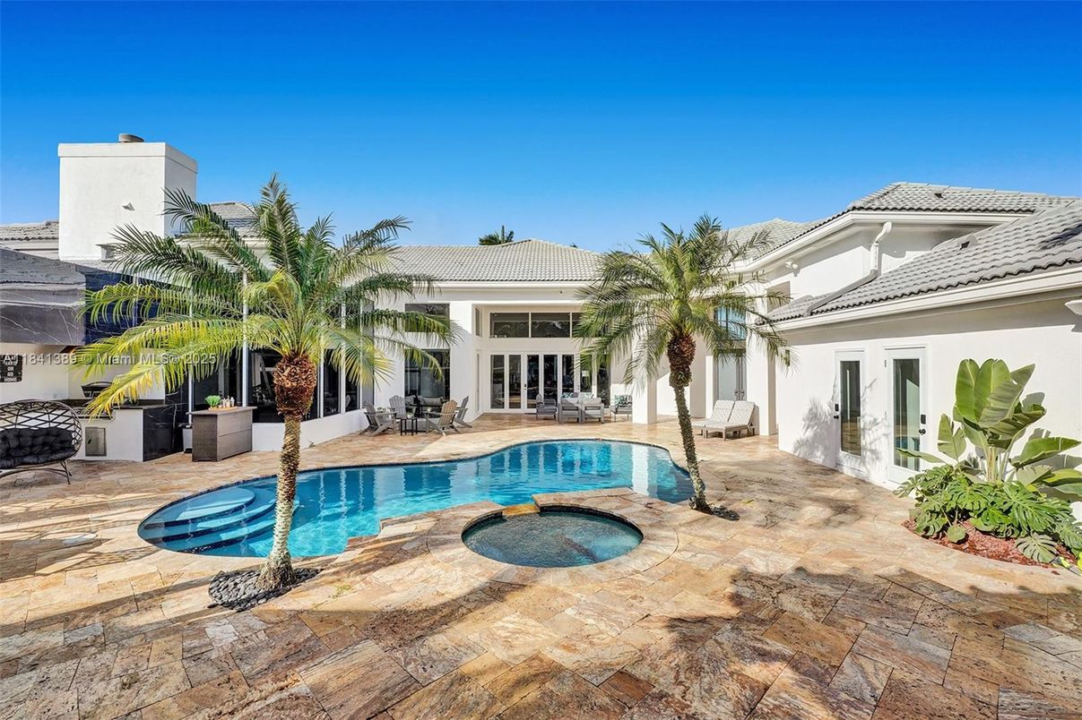 Exterior, Pool