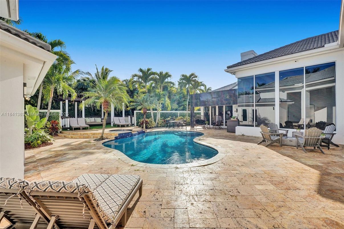 Exterior, Pool