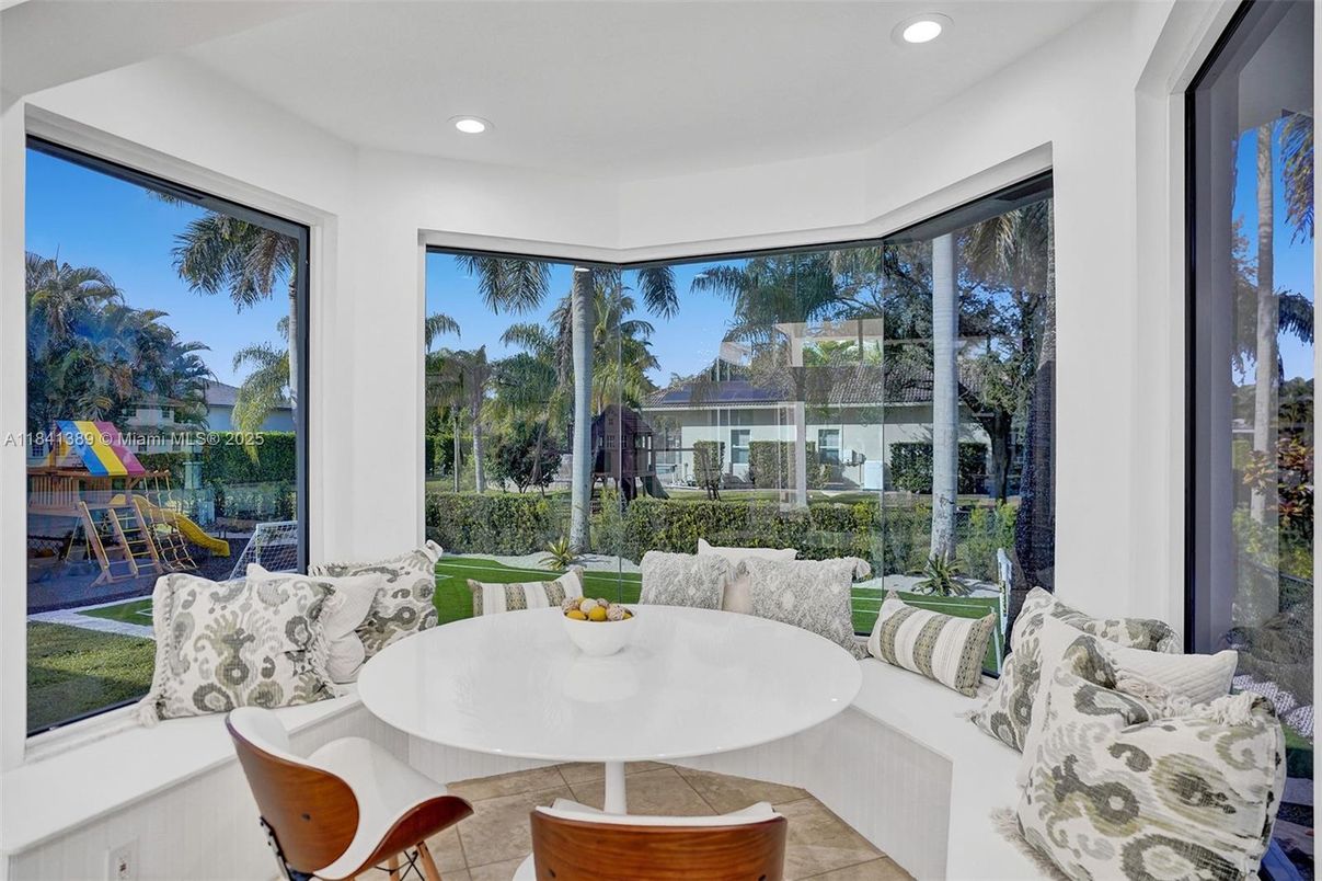 Dining room, Interior, Recessed Lighting, Sun Room