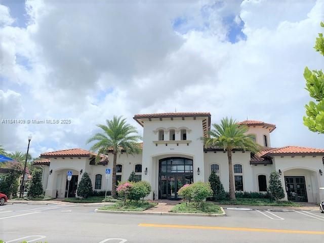 Exterior, Facade, Mediterranean