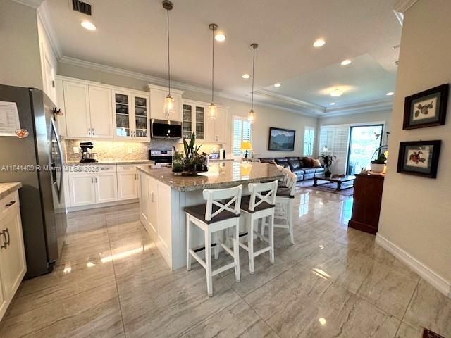 Interior, Kitchen, Living room, Pendant Lights, Recessed Lighting, Stainless Steel Appliances