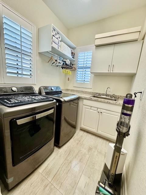 Interior, Washer, Wood Texture Flooring