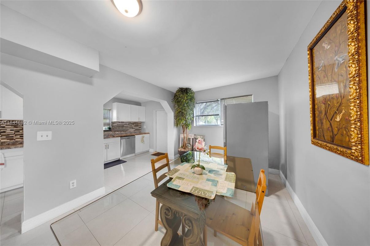 Dining room, Interior