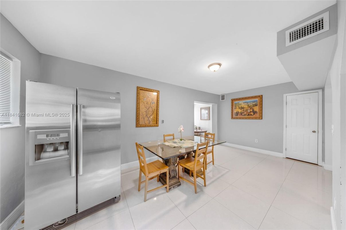 Dining room, Interior, Stainless Steel Appliances