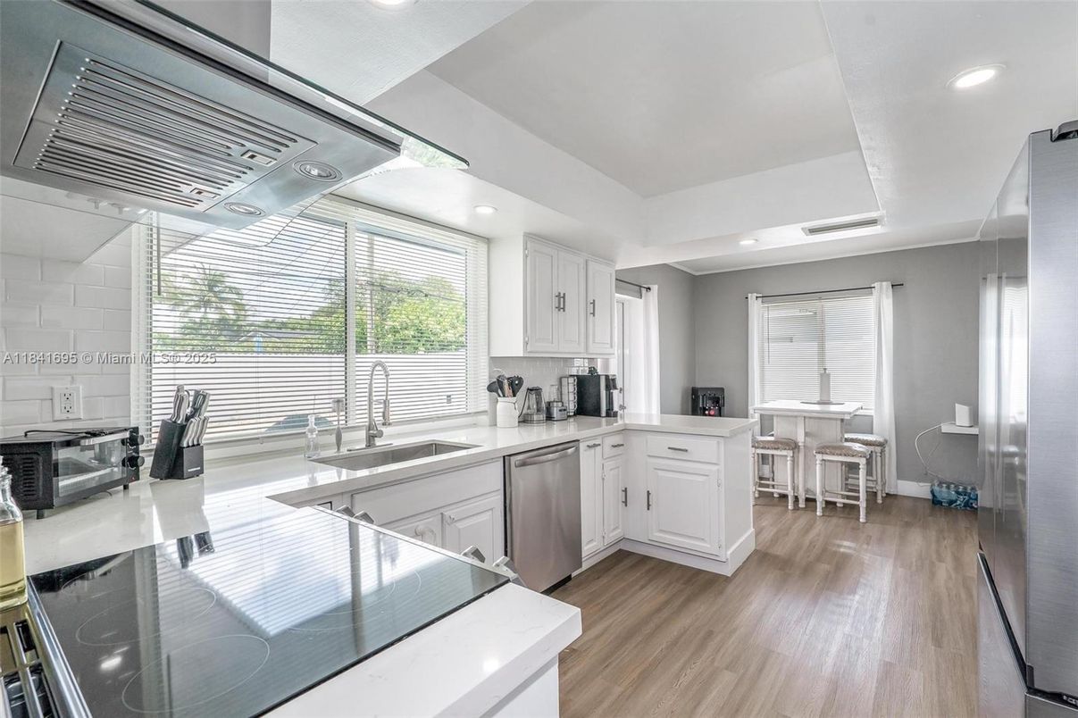 Dining room, Interior, Kitchen, Recessed Lighting, Stainless Steel Appliances, Wood Texture Flooring