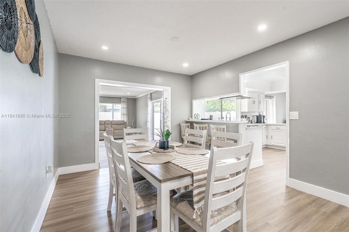 Dining room, Interior, Kitchen, Recessed Lighting, Wood Texture Flooring