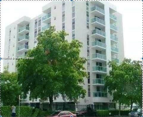 Exterior, Facade, Condo Building