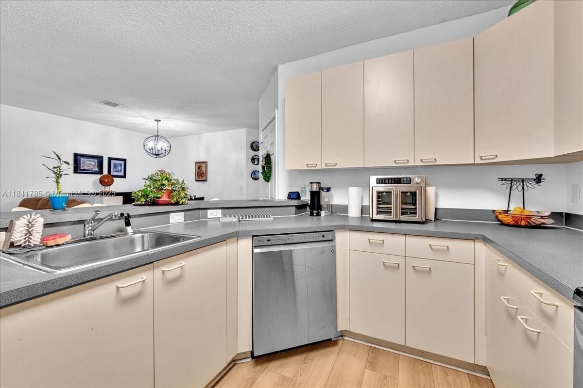 Chandelier, Interior, Kitchen, Wood Texture Flooring