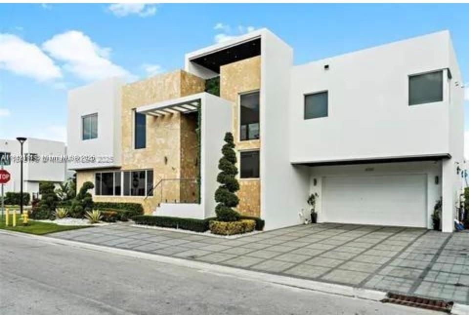 Attached, Exterior, Facade, Modern
