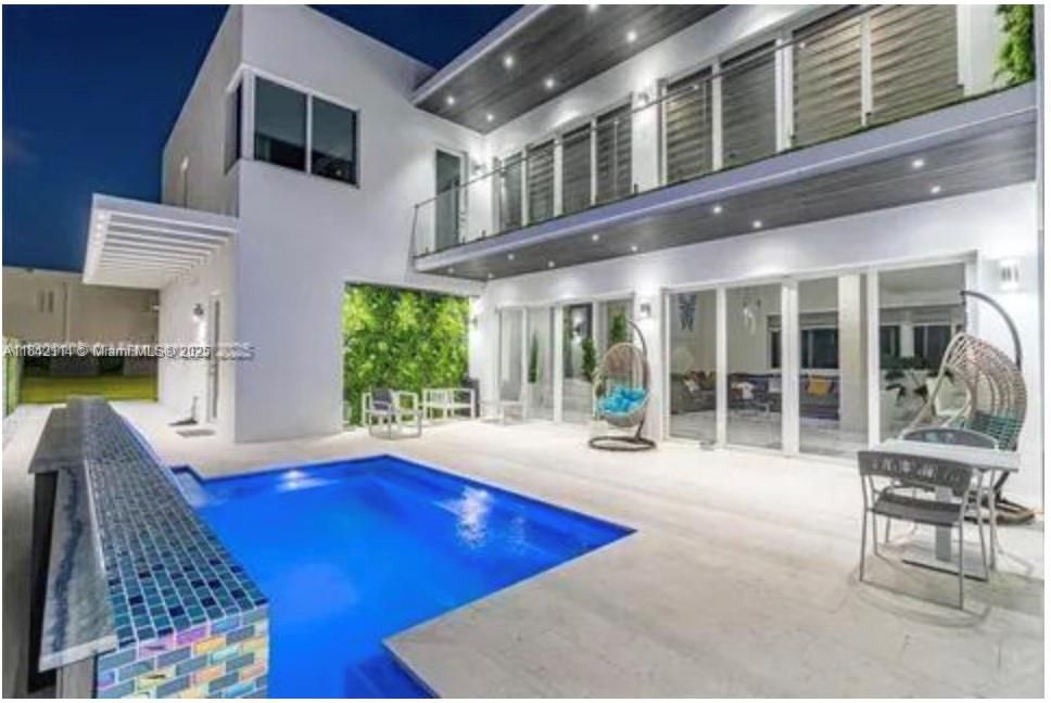 Exterior, Pool
