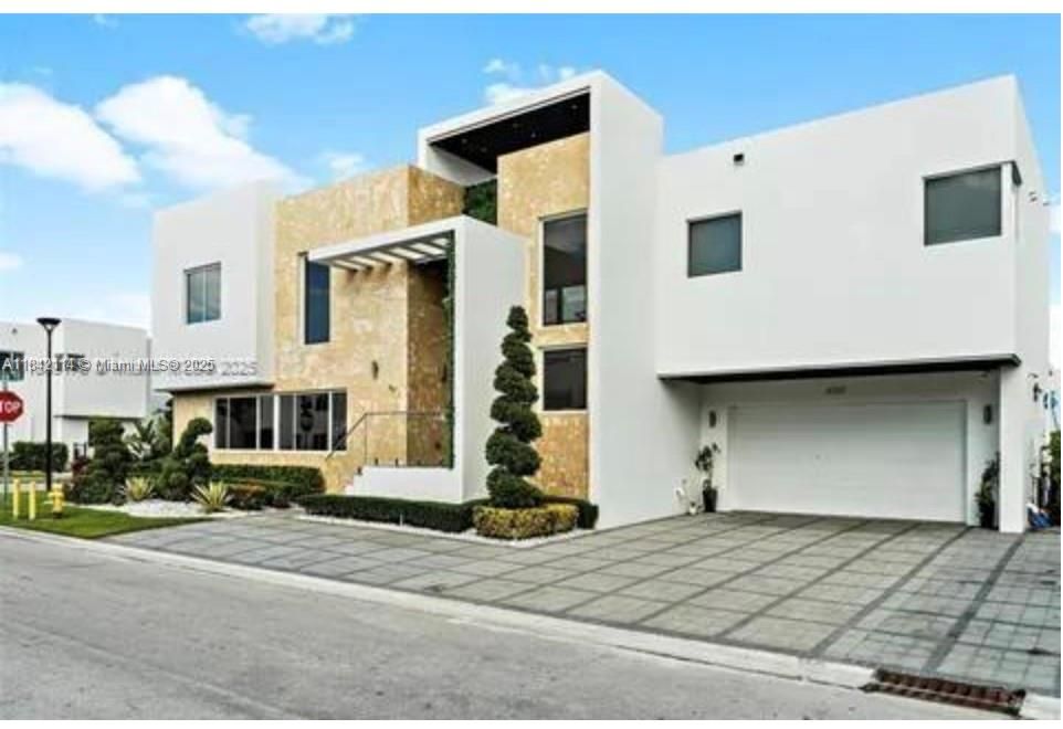 Attached, Exterior, Facade, Modern