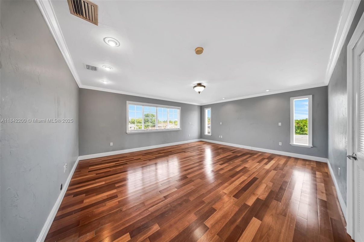 Empty room, Interior, Recessed Lighting, Wood Texture Flooring