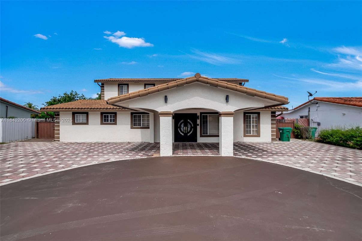 Exterior, Facade, Spanish Mediterranean