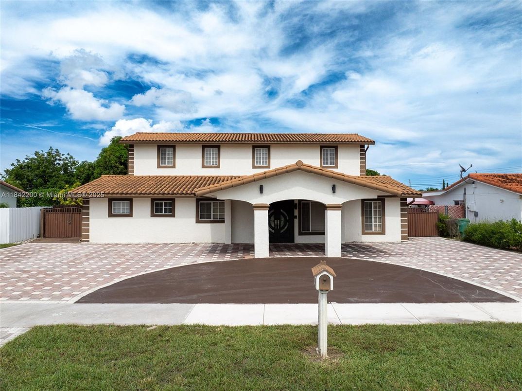 Backyard, Exterior, Facade, Spanish Mediterranean